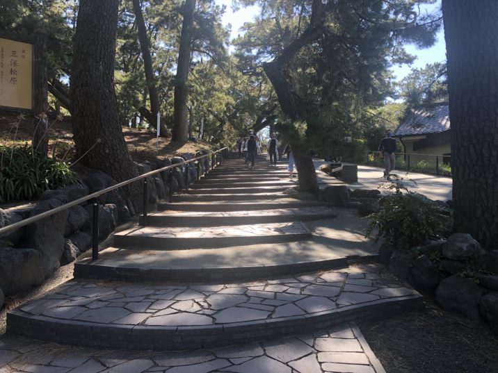 三保の松原への階段